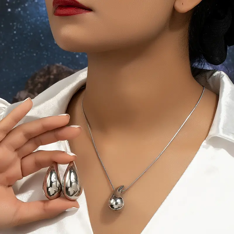 Elegant Resin Teardrop Earrings and Necklace Set