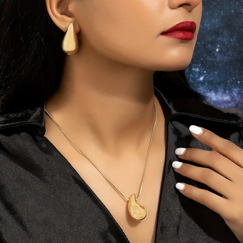 Elegant Resin Teardrop Earrings and Necklace Set